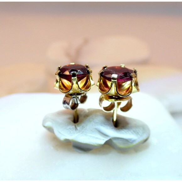 Natural Rhodolite Garnet 14K Solid Yellow  Gold Earrings Studs 1.1 grams - Picture 2 of 7